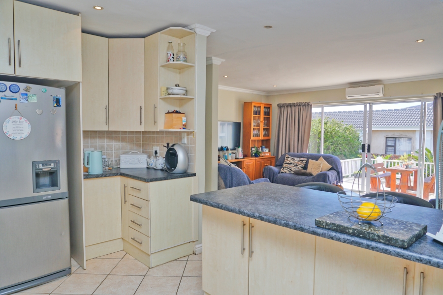 6 Bedroom Property for Sale in Kidds Beach Eastern Cape